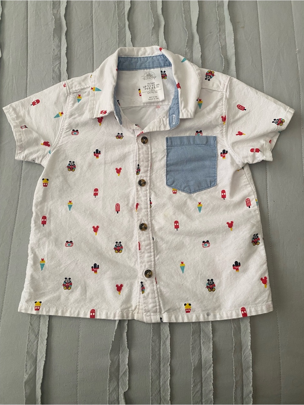 Disney White Toddler 18-24mShort-Sleeve Button-Down Shirt with Light Blue Pocket